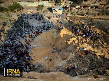Imágenes de sacar los mártires palestinos por debajo de escombros  