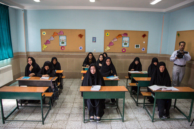 زنجان در مرز ریشهکنی بیسوادی