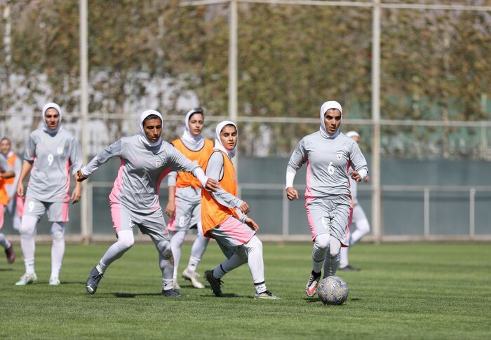 آزمون: فوتبال بانوان به بازی با حریفان بزرگ احتیاج دارد/ در حد نام ایران بازی خواهیم کرد