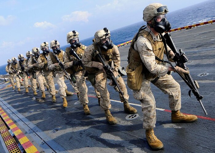 واشنگتن مسیر تشدید تنش‌ها در خاورمیانه را دنبال می‌کند/ اعزام یگان ویژه دریایی به منطقه
