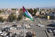 Xoy şəhərinin İmam Hüseyn (ə) meydanında Fələstin bayrağı qaldırıldı