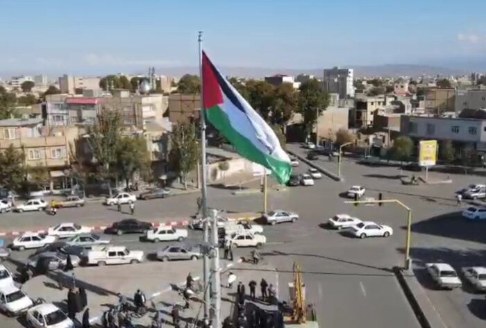 پرچم فلسطین در میدان امام حسین (ع) خوی برافراشته شد