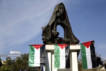 Mothers, children in support of Gaza