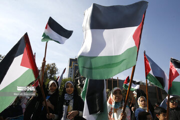 Mothers, children in support of Gaza