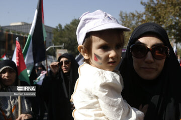 Mothers, children in support of Gaza