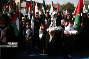 Mothers, children in support of Gaza