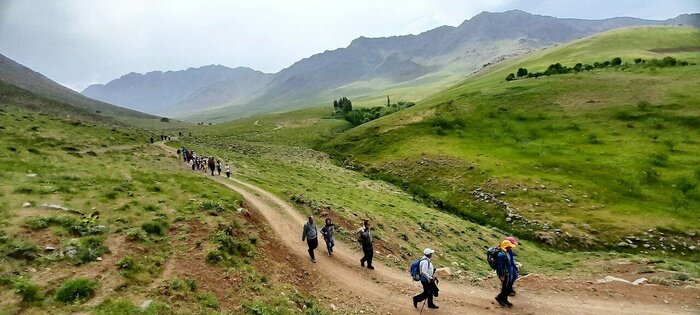 تجربه هیجان‌انگیز و خطرناک کوهنورد کرمانشاهی در قله‌های مرتفع