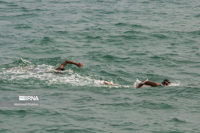 نخستین مسابقه شنای ماراتن کشور در کیش برگزار شد/ آیا جزیره میزبان مسابقات جهانی می‌شود؟