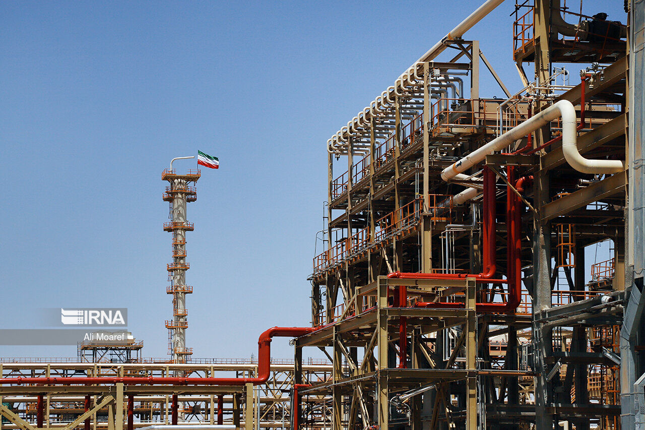 فرصت‌ سرمایه‌گذاری ۲۵۰ میلیارد دلاری در بالادست و پایین‌دست صنعت نفت ایران