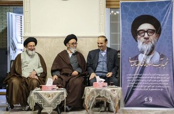 امام جمعه تبریز: آیت الله قاضی طباطبایی از ارزش بالایی بین مردم برخوردار بود