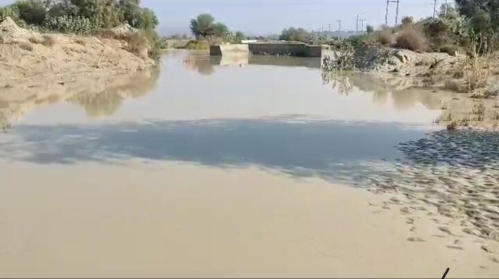 فیلم|نبود پل و بسته شدن راه ۴۲ روستا در پیرسهراب چابهار