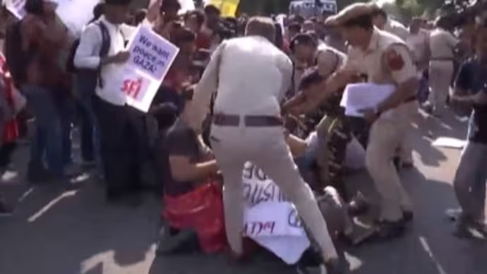 دانشجویان هندی علیه جنایت‌های رژیم صهیونیستی تظاهرات کردند