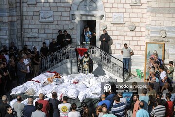 Gaza : Funérailles des victimes de la frappe israélienne contre l’église Saint Porphyrius