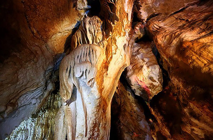 غار چال نخجیر دلیجان؛ شگفت‌انگیزترین غار آهکی جهان