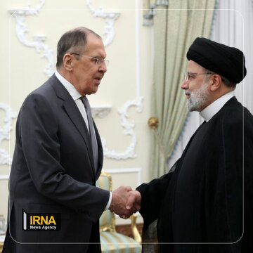 Le président Raissi et le Chef de la diplomatie russe se rencontrent à Téhéran