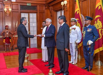 سفیر ایران استوارنامه خود را تقدیم رئیس‌جمهور سریلانکا کرد