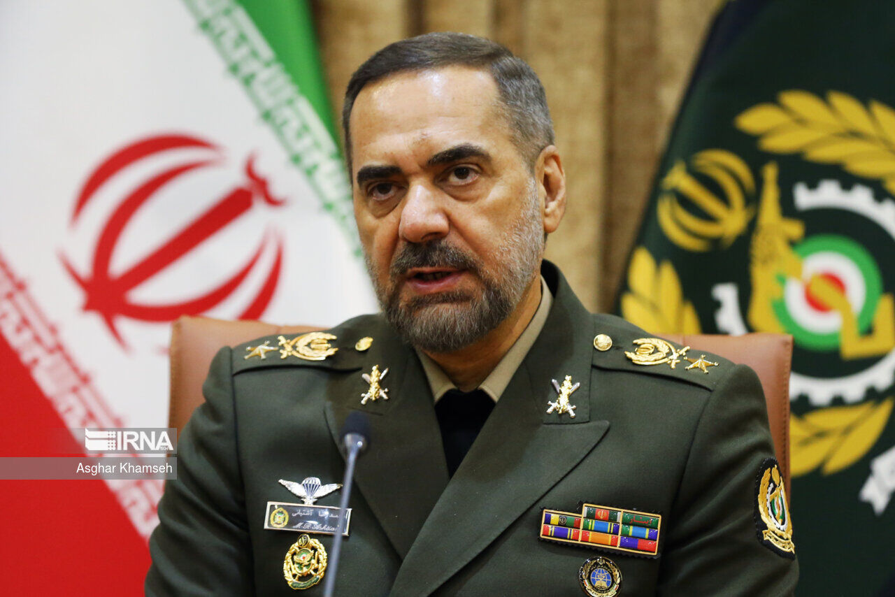 وزير الدفاع : الجيش الإيراني المقتدر اصبح اليوم رمزاً للاكتفاء الذاتي والثقة بالنفس