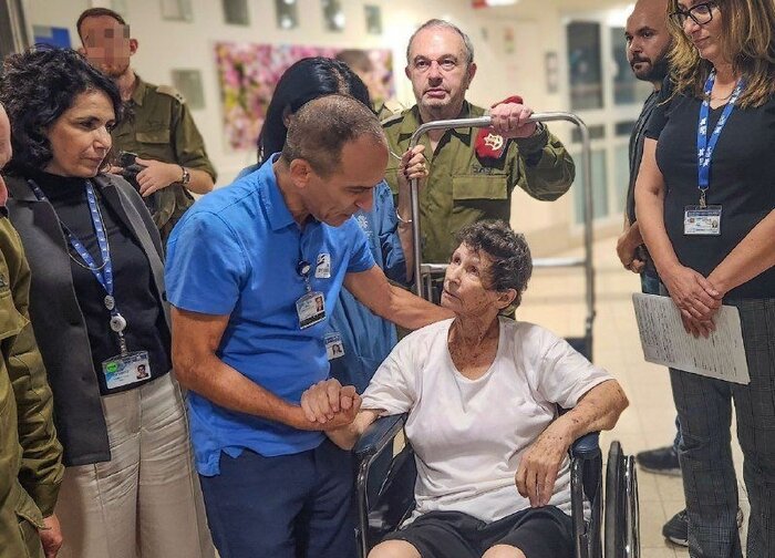 بعد غضب الاحتلال من تصريحاتها.. نجل الأسيرة الإسرائيلية يرد على المنتقدين
