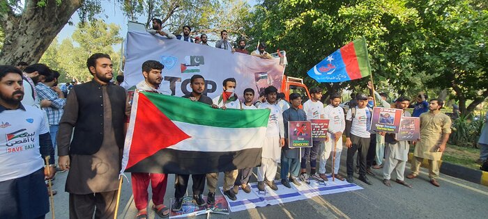 فریاد "لبیک یا قدس" دانشجویان پاکستان/راهپیمایی به سمت سفارت آمریکا+فیلم