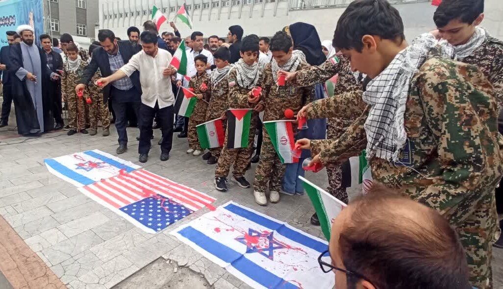 همدردی دانش آموزان بسیجی تبریز با کودکان غزه با ایجاد زنجیره انسانی