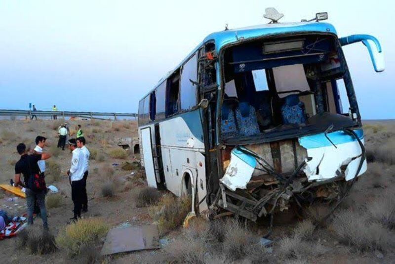 تصادف اتوبوس با کامیون در لرستان منجر به فوت هفت نفر شد