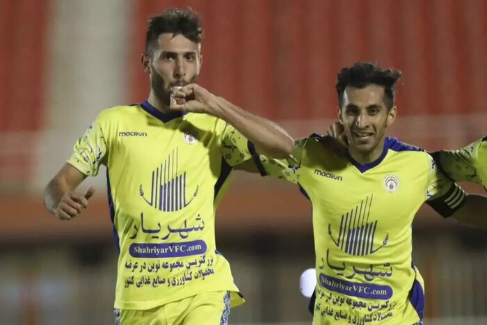 نبرد فجرسپاسی شیراز و چادرملو یزد برای صدرنشینی فوتبال دسته یک