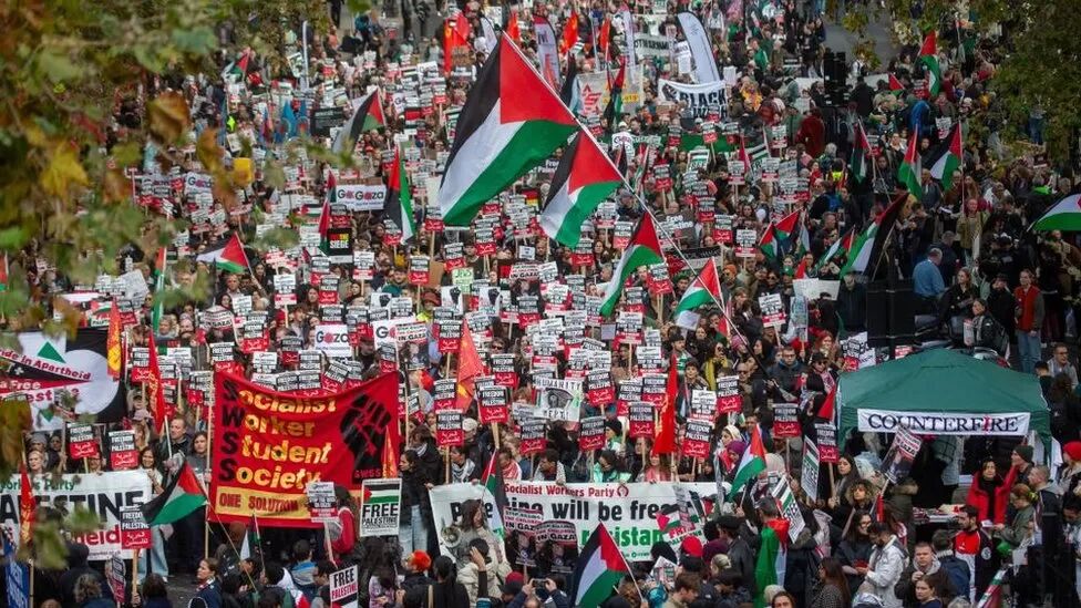 سخنرانان در تظاهرات نیم میلیونی لندن: تاریخ جنایات اسرائیل را فراموش نمی‌کند