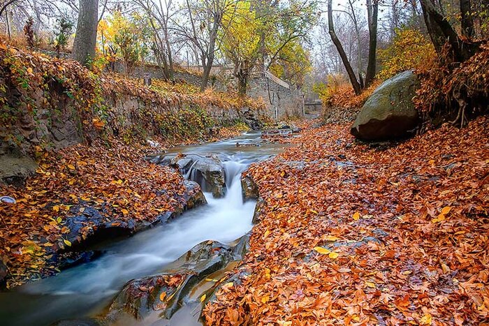 روستای آغشت؛ یک مقصد پاییزی با قلعهای اروپایی