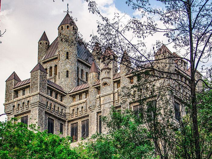 روستای آغشت؛ یک مقصد پاییزی با قلعهای اروپایی