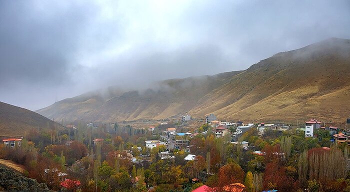 روستای آغشت؛ یک مقصد پاییزی با قلعهای اروپایی