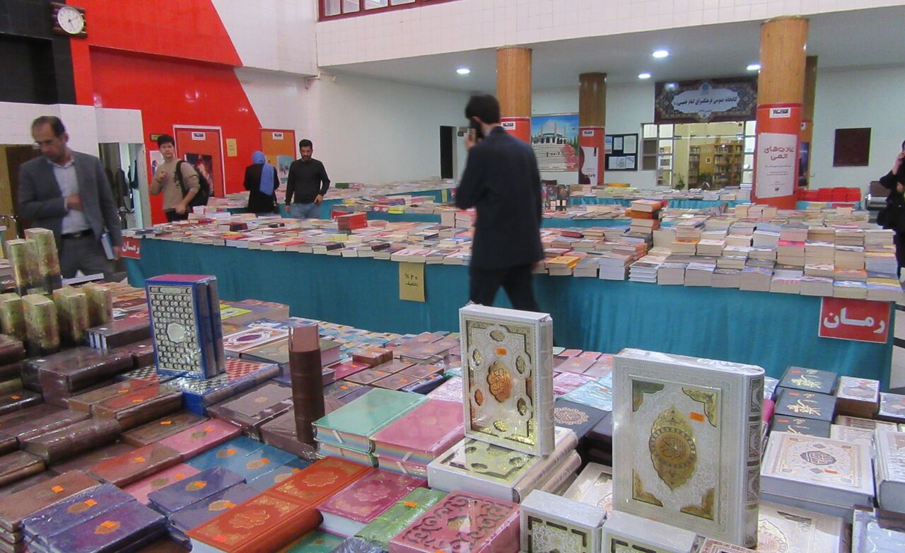 نمایش چهار هزار عنوان کتاب در نمایشگاه ناشران کشور به میزبانی زنجان