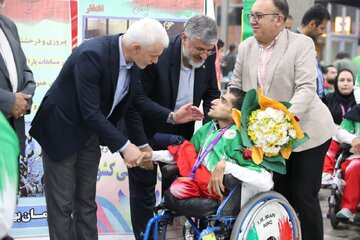 استقبال از فرزندان ایران با حضور مردم و مسئولان