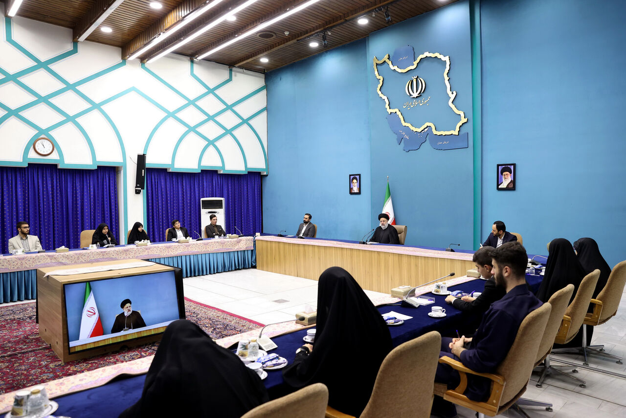 توصیه رئیس جمهور به دانشآموزان نخبه: برای خدمت به مردم و رشد کشور تلاش کنید توصیه رئیس جمهور به دانشآموزان نخبه: برای خدمت به مردم و رشد کشور تلاش کنید