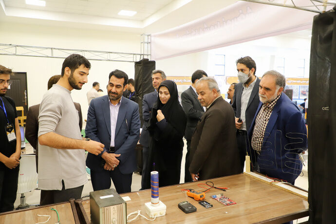 نمایشگاه «کار، پیش به سوی آینده» در دانشگاه بیرجند برپا شد نمایشگاه «کار، پیش به سوی آینده» در دانشگاه بیرجند برپا شد