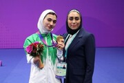 بطلة الباراتايكوندو الإيرانية تهدي ميداليتها الذهبية لنساء وأطفال غزة