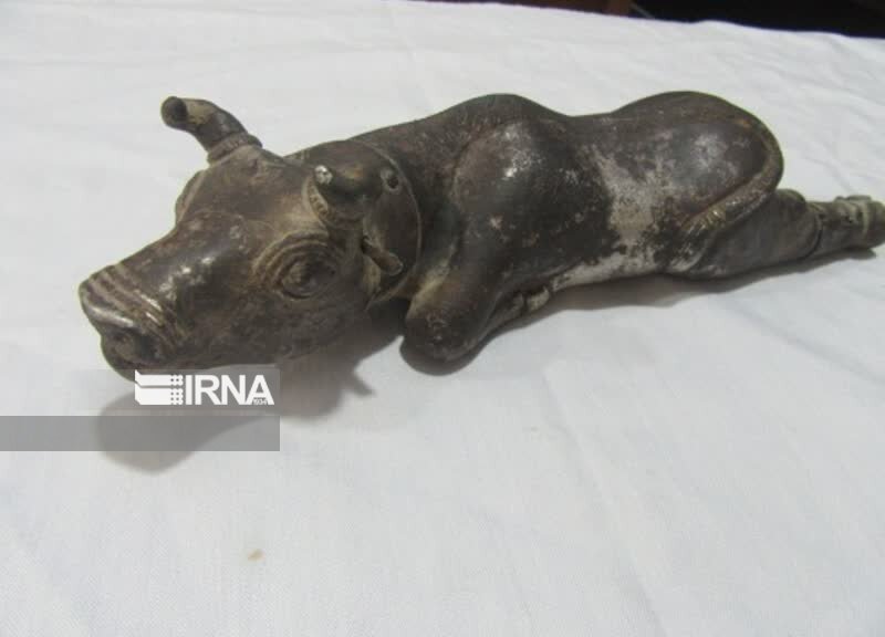 مجسمه نقره تاریخی از خانه‌ای در خرامه کشف شد