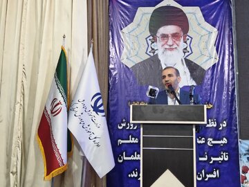 ۱۲۰۰ معلم تازه استخدام شده در کرمانشاه سوگند شروع به کار یاد کردند