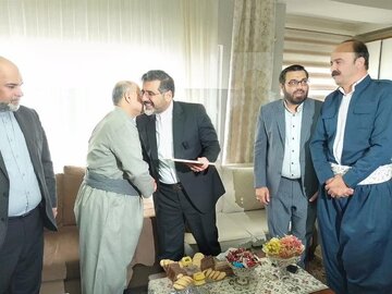 قدردانی وزیر فرهنگ از پیشکسوت موسیقی کردستان +فیلم