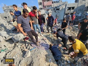 Primeras imágenes del crimen del régimen sionista en el campo de refugiados de Bureij, en la Franja de Gaza. 