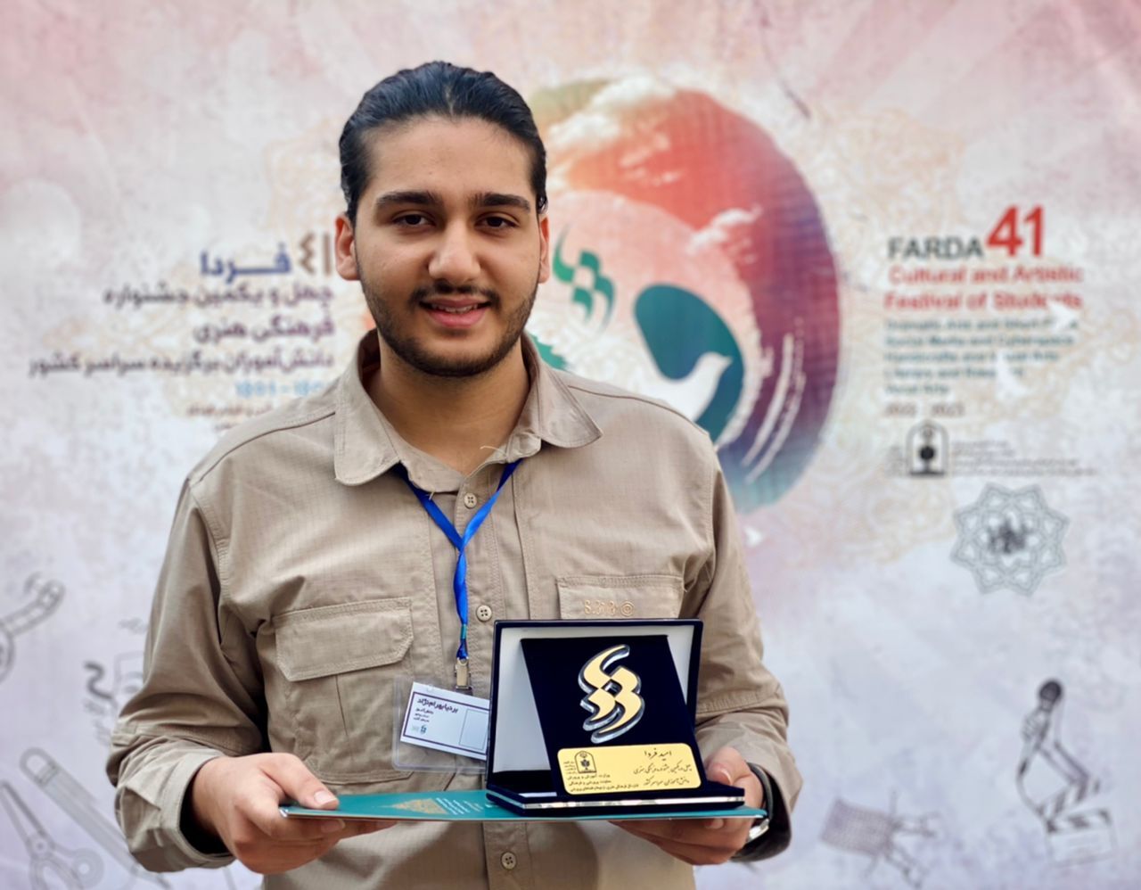 هنرمند بوشهری در جشنواره فرهنگی هنری دانش آموزی خوش درخشید