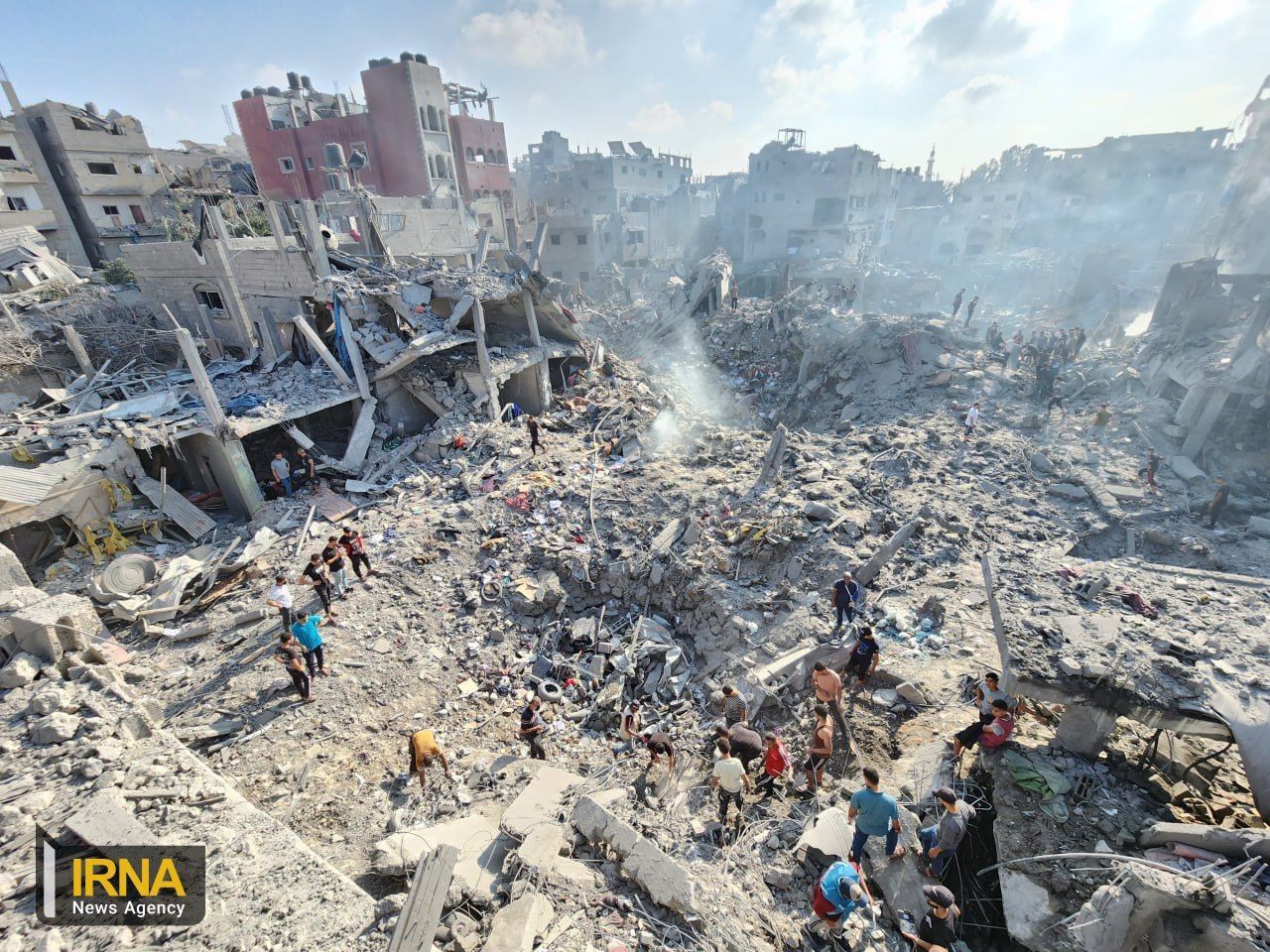 قصف صهيوني منزلا وسط غزة يسفر عن 4 شهداء فلسطينيين على الأقل