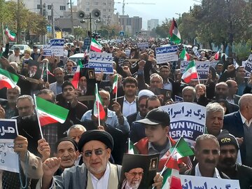 راهپیمایی استکبارستیزی مردم انقلابی اراک آغاز شد+فیلم