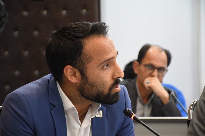 وزیر فرهنگ و ارشاد اسلامی پای صحبت اهالی فرهنگ و هنر خراسان جنوبی نشست