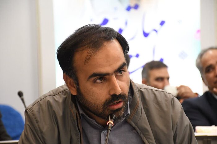 وزیر فرهنگ و ارشاد اسلامی پای صحبت اهالی فرهنگ و هنر خراسان جنوبی نشست