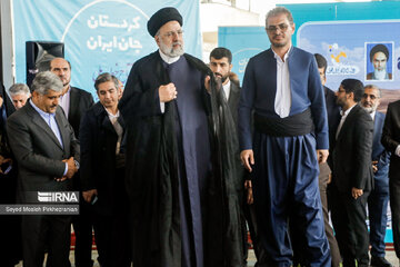 Iran president opens projects in Kordestan