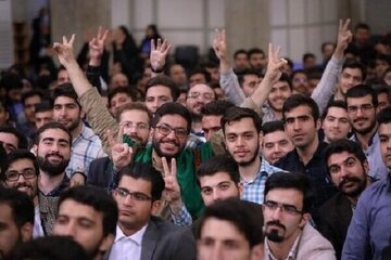 دهقانی: نگرش سیاسی نخبگان در جهت‌دهی درست افکار جامعه بسیار موثر است