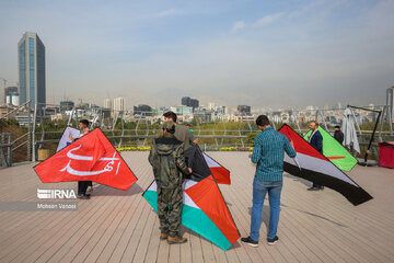 Kite-flying campaign in Tehran in support of Palestinians