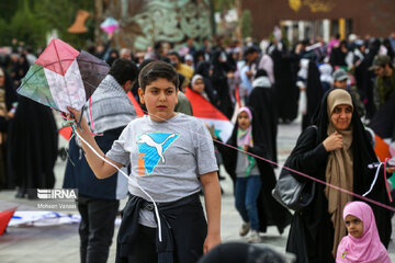 Kite-flying campaign in Tehran in support of Palestinians