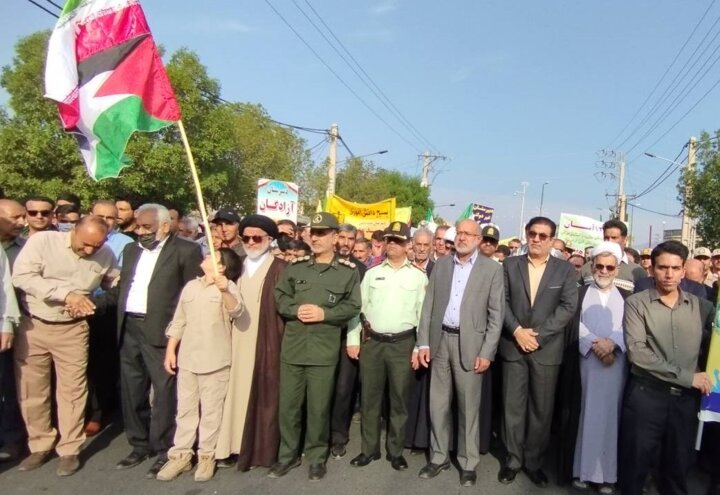 پیام راهپیمایی ۱۳ آبان ایستادگی در مقابل زیاده خواهی دشمنان است