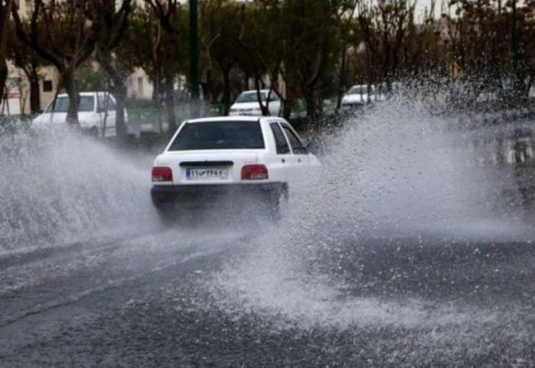 بارش شدید راه ارتباطی پنج روستا در منطقه گشت رودخان فومن را قطع کرد